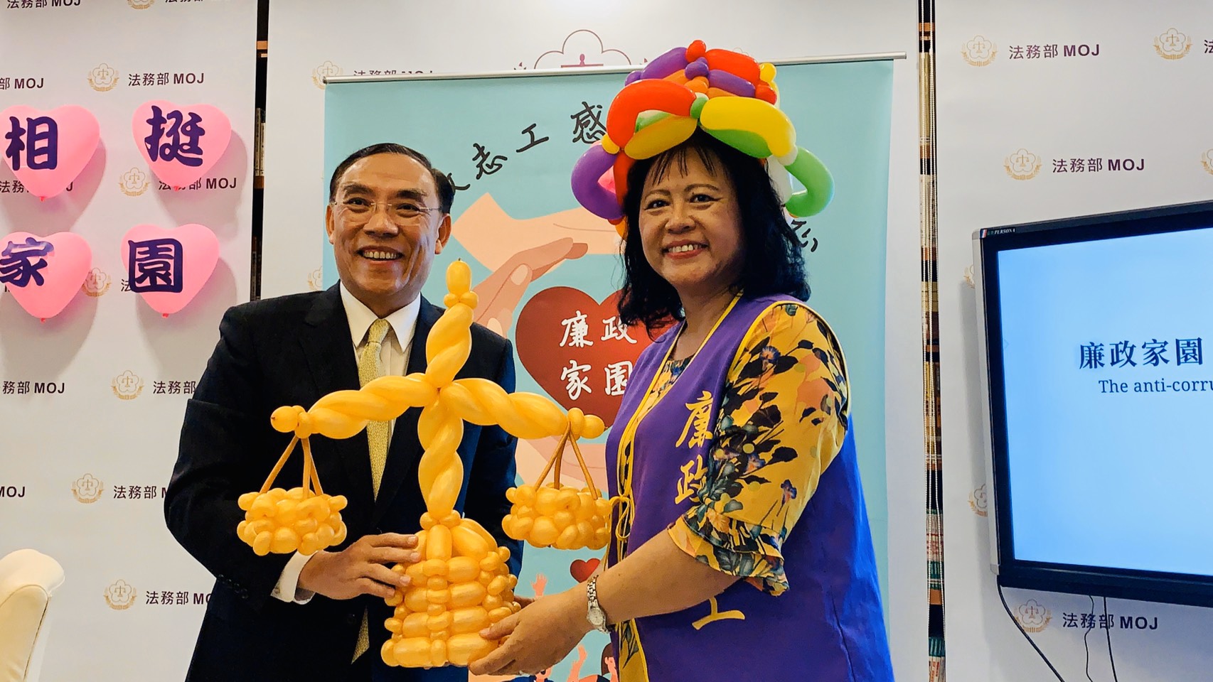 蔡部長清祥與志工合影