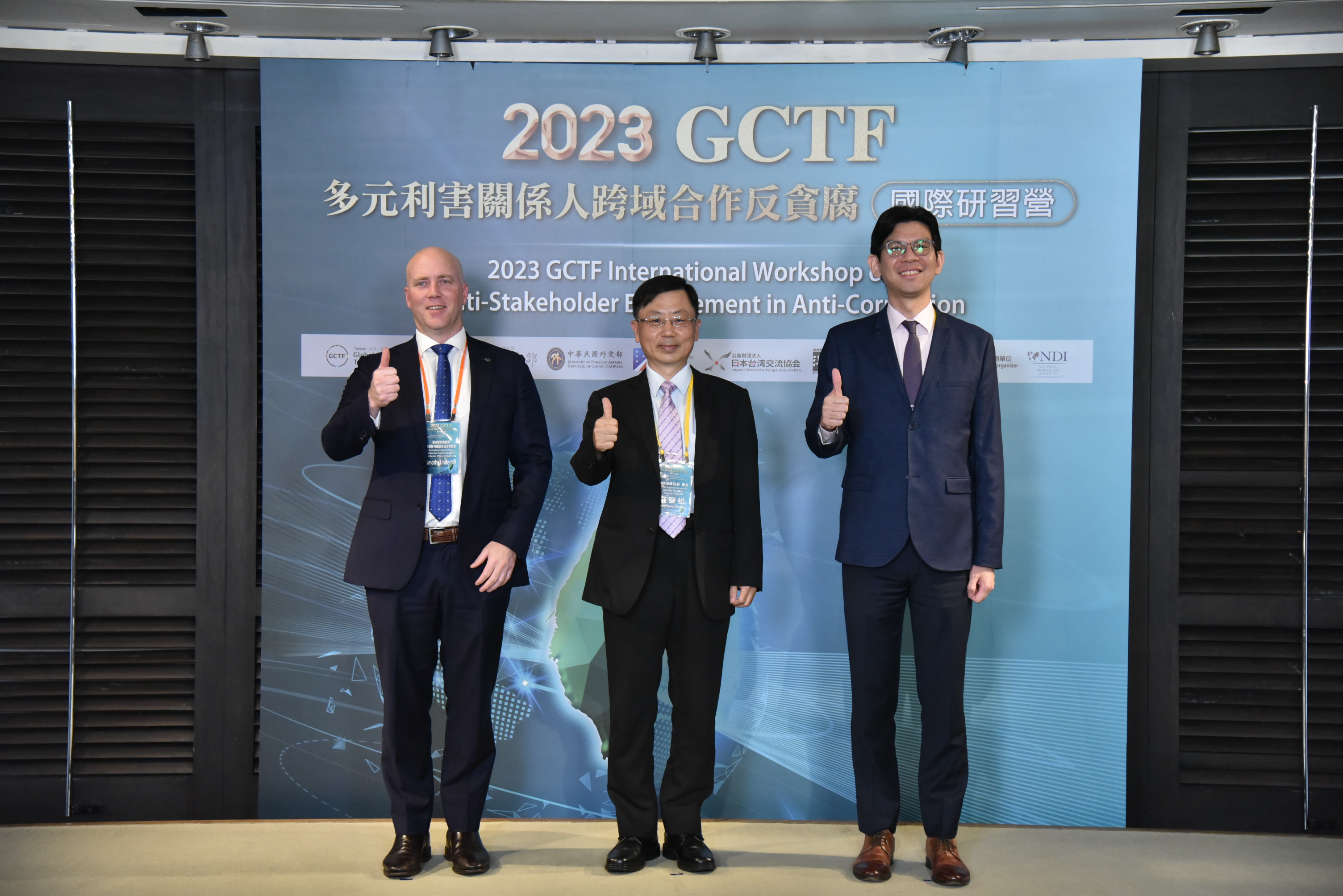Group Photo of Closing Ceremony (From Left to Right Timothy Underhill,  Detective Superintendent of the AFP; Rong-Sung Chuang,  Director-General of the AAC; and  Alfred Wu, Taiwan Country Representative of the NDI
