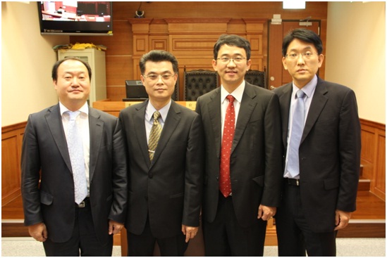 韓國檢察官代表團於101年11月12日來訪，本署二樓環境介紹。