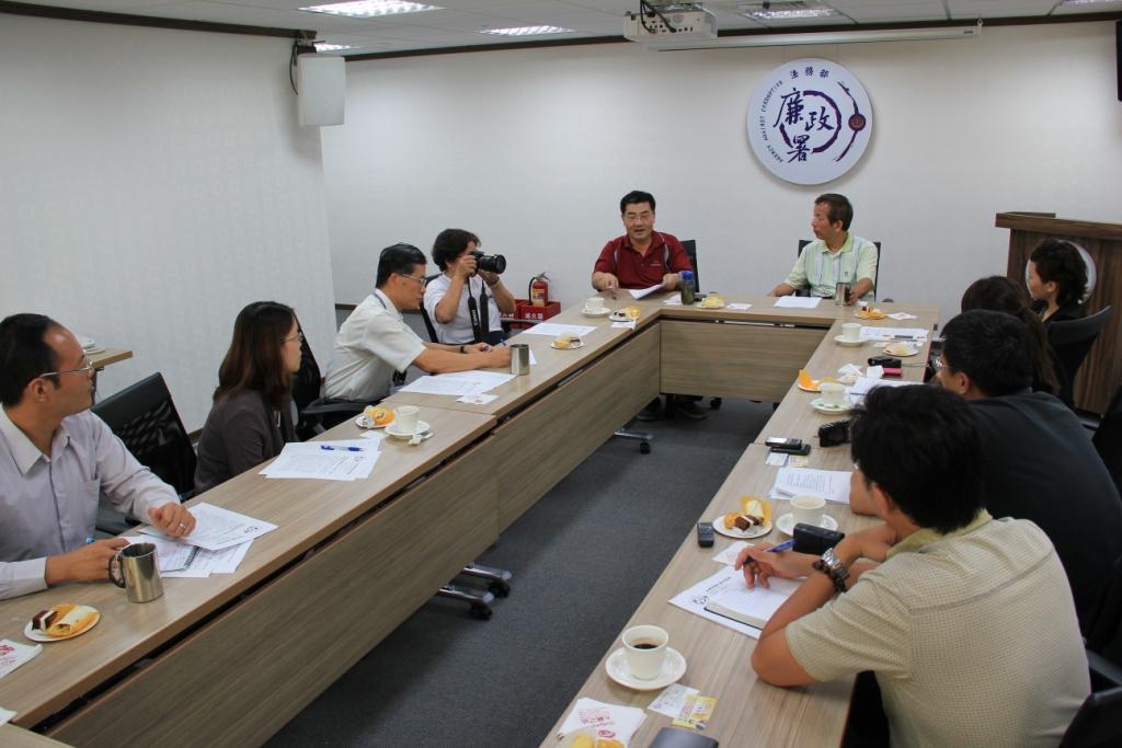 On October 12th, the Agency Against Corruption invited media reporters to interview participants of the “Civil Ethics Volunteer Project” in order to better understand recent developments.
