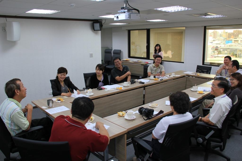 On October 12th, the Agency Against Corruption invited media reporters to interview project volunteers. Volunteers of the Taipei City Government Department of Civil Ethics and the Taoyuan County Department of Civil Ethics shared reasons behind their willingness to serve and the overall volunteer experience in order to encourage participation and rally support.