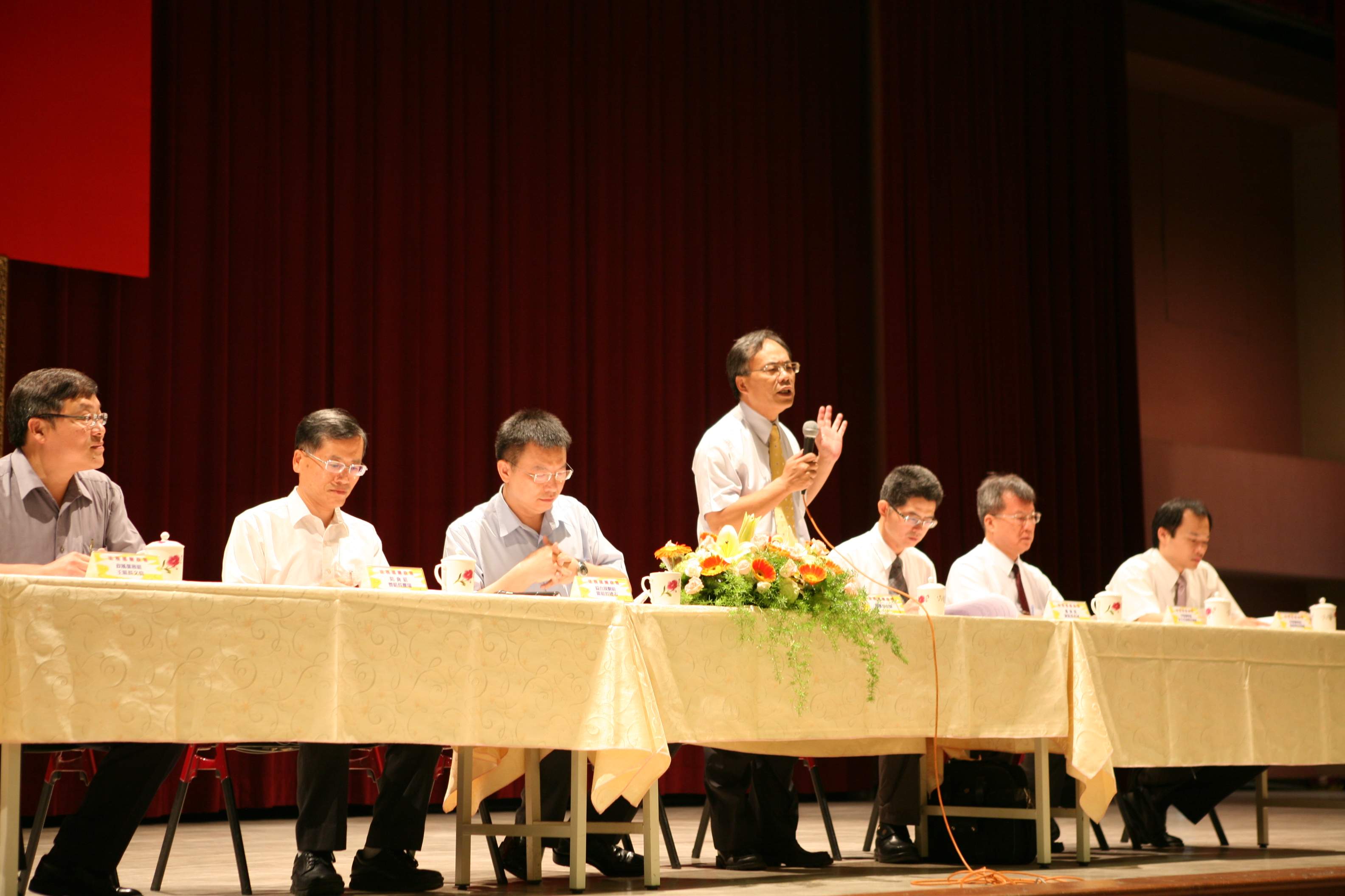 On August 12, 2011, the Director General of the Agency Against Corruption hosted the “Administrators of Civil Ethics Convention” for the central Taiwan region.