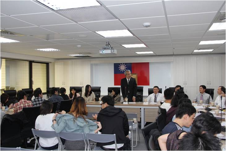 On April 2nd 2012, 40 students from Department of Public Administration and Policy, National Taipei University led by Professor Chan Ching-Fen visited the Agency. The students spoke actively and the interaction was lively and friendly during the discussion.
