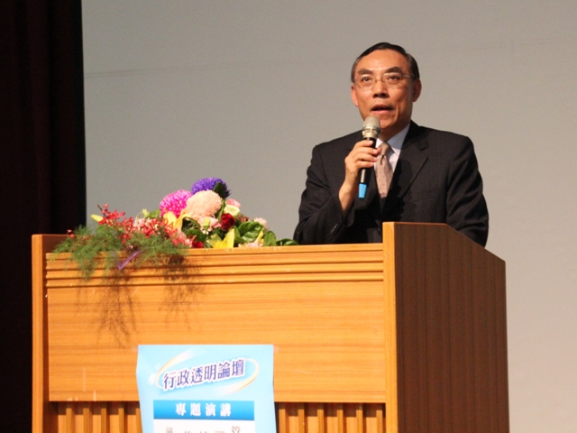 Chief Secretary of Ministry of Justice TSAI Ching-Hsiang gave an opening speech at the Mid-Taiwan Administrative Transparency Forum. (2012/5/15)