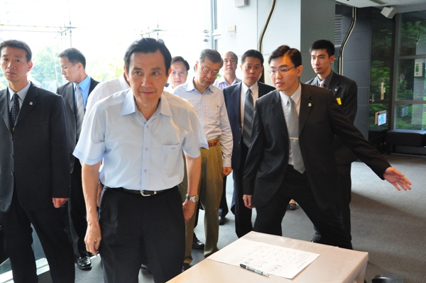 “The Integrity Conference”, held at July 7, 2012. The President signed at the registration counter.