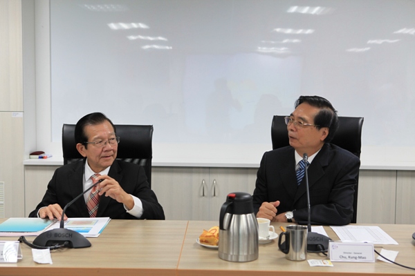 On June 17, 2013, Director-General Chu of the Agency Against Corruption received a visit from Prof. Sanguan Lewmanomont (the former senator of Thailand and leader scholar of law) and the guest from the Senate of Thailand to discuss anti-corruption issues.