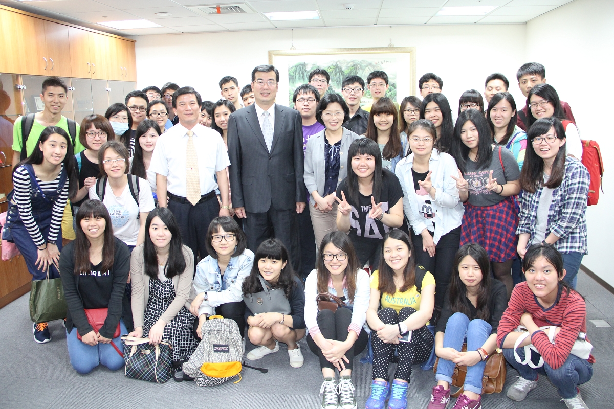 Professor Zhang and students of National Taipei University visit AAC-2